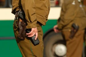 Al menos tres carabineros lesionados tras explosión en comisaría de Huechuraba: sería un atentado