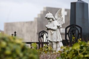 Angelología y masonería, los elementos simbólicos del cementerio Sara Braun