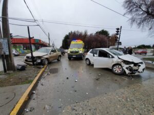 Un lesionado tras violenta colisión registrada esta tarde en avenida Bulnes