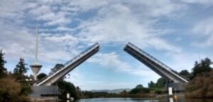 Contraloría instruye proceso contra Vialidad por irregularidades en alzamiento de brazos del Cau Cau