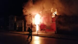 Con el 25% del cuerpo quemado terminó hombre que escapó de dantesco incendio