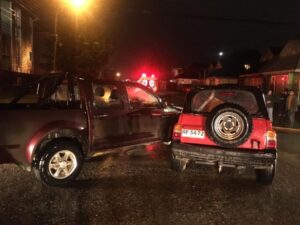 Dos lesionados y daños de consideración dejó colisión en población Las Vertientes