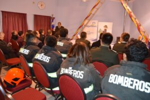 Aguas Magallanes y Bomberos de Puerto Williams firman convenio de cooperación