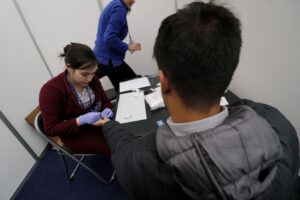 Docente de la UMAG asegura que las estrategias del Minsal para la prevención del VIH no han dado buenos resultados