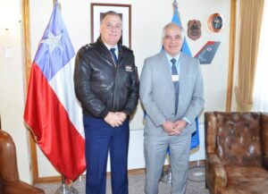 Comandante en jefe de la IV brigada aérea se reunió con el Director del IND
