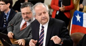Ministro Monckeberg se refirió a la propuesta del PC por reducción de jornada laboral
