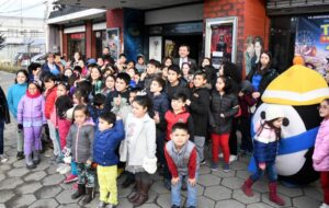 Con función de cine, un centenar de niños puso fin a las Colonias de Invierno 2019
