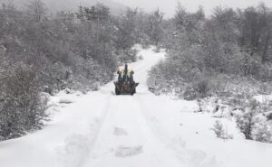 Verifican estado de rutas tras intensas nevadas en la Provincia Antártica Chilena