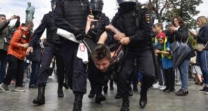 Cerca de 200 detenidos deja nueva manifestación de la oposición a Putin en Rusia