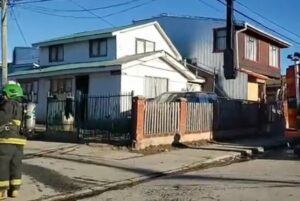 Explosión de calefón provocó principio de incendio en Villa Alfredo Lorca