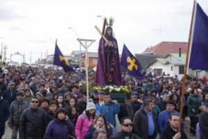 Multitudinaria muestra de fe en la tradicional procesión de Jesús Nazareno