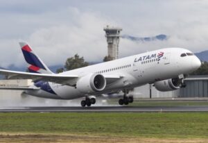 Latam ofrece una nueva opción de viaje sin equipaje de mano