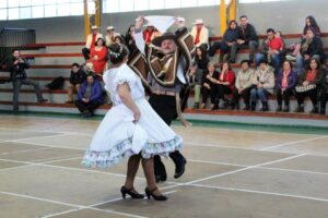 Hoy se definirá a los nuevos campeones comunales de cueca del adulto mayor