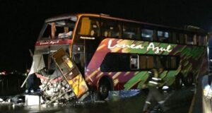 Gobierno anuncia cese de servicios interurbanos de Línea Azul tras escándalo destapado por accidente