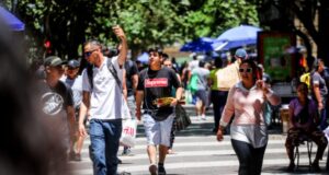 Revelan el sueldo promedio de los chilenos en 2018 y el porcentaje que gana más de $3 millones
