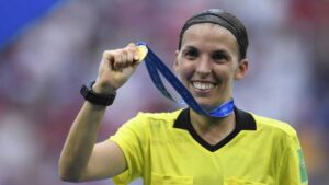 Histórico: por primera vez una mujer arbitrará la final de la Supercopa de Europa