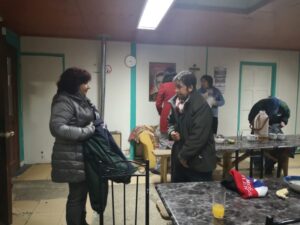 Autoridades regionales entregaron ropa de abrigo a usuarios del Hogar de Cristo de Puerto Natales