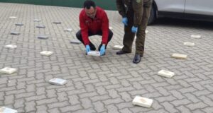Carabineros intercepta automóvil y descubre más de mil millones de pesos en cocaína en Puchuncaví