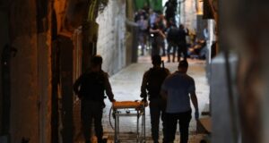 Joven es abatido por policía israelí tras ataque con cuchillos en Jerusalén: otro se dio a la fuga