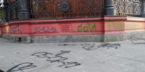 Dos escolares fueron detenidos por rayados en Plaza de Armas Benjamín Muñoz Gamero