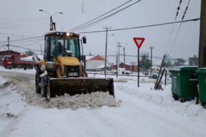 Más de 24.000 kilos de sal se han esparcido durante el invierno en Puerto Williams