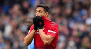 Dos chilenos entre los peores arietes contratados por el United en esta década
