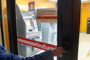 Malestar generalizado por escasez de cajeros automáticos en Punta Arenas