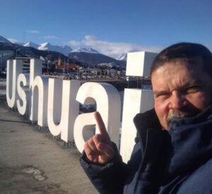 Venezolano que recorre Sudamérica en un pie no pudo ingresar a Chile