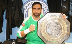 El 'recado' de Bravo a Ederson en el City: 