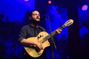 Nano Stern se presenta en la primera noche del Festival Folclórico