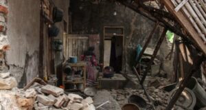 Cuatro muertos y varios heridos dejó fuerte terremoto en Indonesia