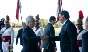 Piñera se reúne con Bolsonaro para abordar apoyo internacional por incendios en el Amazonas