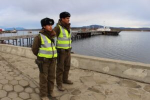 Carabineros rescató a mujer que se lanzó al canal Señoret