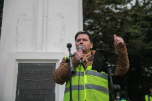 “Chalecos amarillos” protestarán contra masiva pérdida de empleos