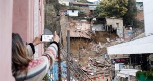 Al menos 1.500 viviendas de Valparaíso están con riesgo de derrumbe, afirma experto