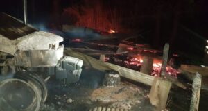 Nuevo ataque incendiario en Lautaro: desconocidos queman casa patronal y un galpón