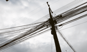 Se han retirado 25 kilómetros de cables en desuso en Punta Arenas