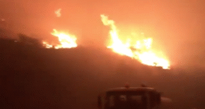 Incendio fuera de control quema miles de hectáreas en Gran Canaria