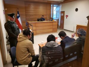Envían a la cárcel de menores a joven que se escapó de siquiátrico del Hospital Clínico al ser internado por tres robos