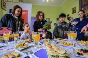 Presentan nueva carta de menú saludable infantil en café de Magallanes