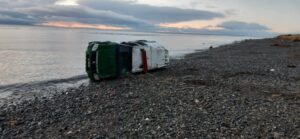 Patrulla de Carabineros volcó y terminó en las aguas del Estrecho de Magallanes