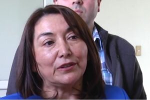 Alcaldesa de Porvenir reconoce nuevo fallo de protocolo en caso de autopsia a joven