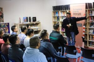 Escritor Pavel Oyarzún realizó taller de escritura en la cárcel de Punta Arenas