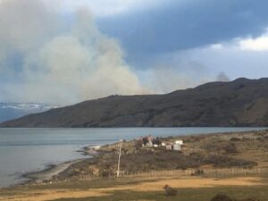 (VIDEO) Incendio forestal en cercanías de Parque Torres del Paine afecta 11 hectáreas de estancia