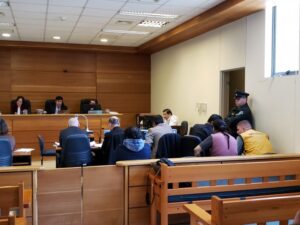 En juicio cuatro acusados de usar cheques robados a víctimas desde sus casas
