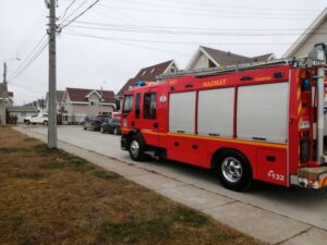 Camión pasó a llevar medidor gas y provocó fuga en villa Los Acacios.