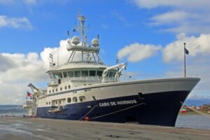 “Cabo de Hornos” inició viaje para investigar fondo marino de Magallanes