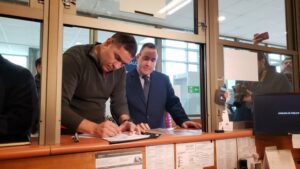 Carabineros presentó querella contra agresores de tres funcionarios en medio de marcha