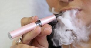 Cigarrillos electrónicos podrían tener las mismas restricciones de la Ley del Tabaco