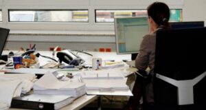 Nuevamente baja 0,1 puntos por aumento de empleos públicos